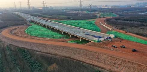 變廢為寶 600多萬噸建筑垃圾鋪筑高速公路的創新實踐